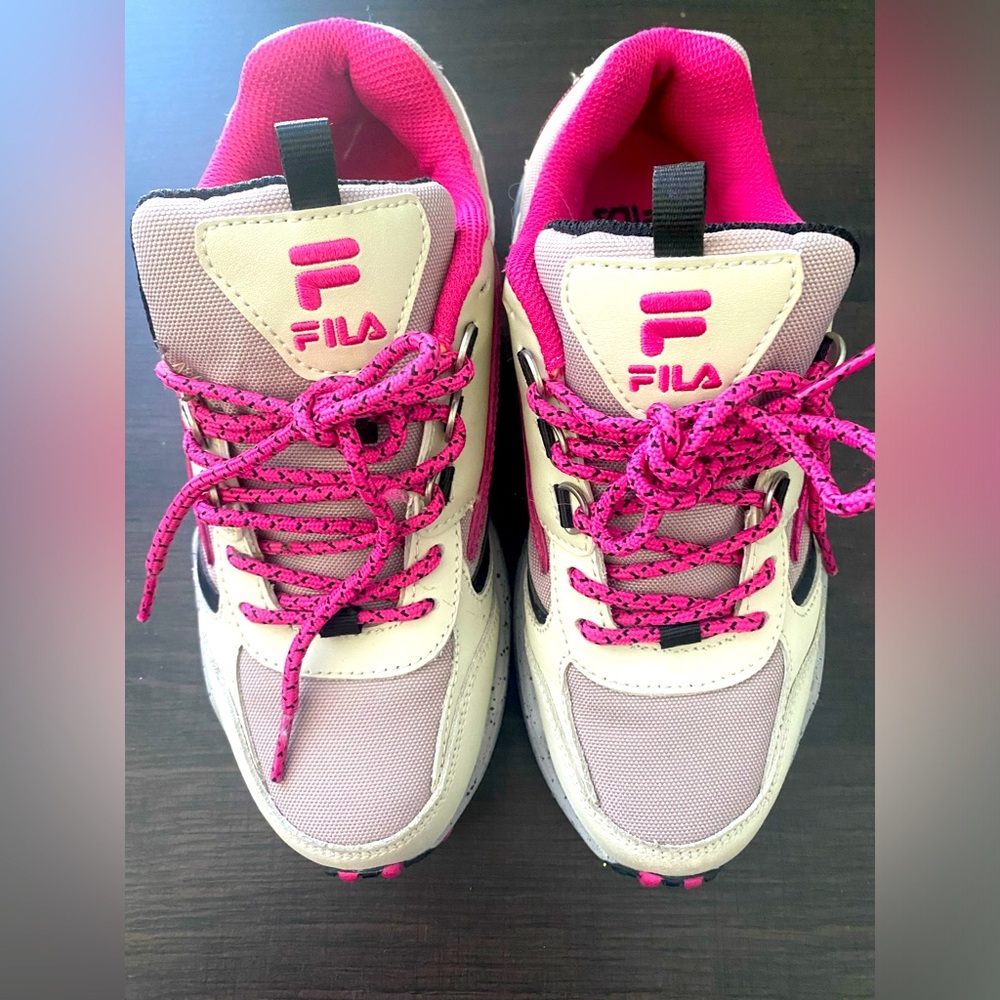 FILA SHOES SIZE 6